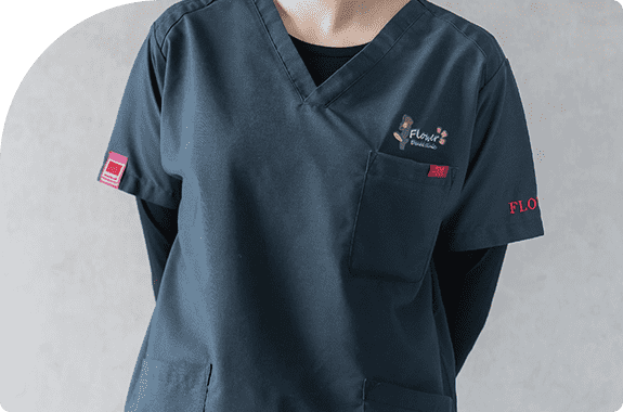 制服・靴の支給、制服クリーニングはクリニックで負担